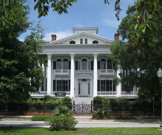 The Bellamy Mansion Museum is the perfect destination for weddings. Celebrate your wedding at this Wilmington wedding venue!