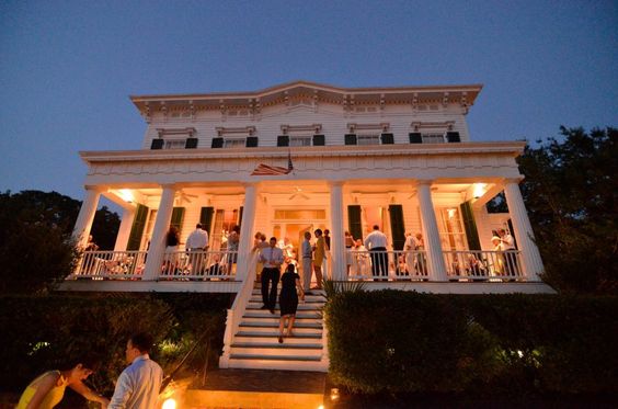 The de Rosset House-The City Club of Wilmington and St. Thomas Preservation Hall are wedding venues in Wilmington, NC